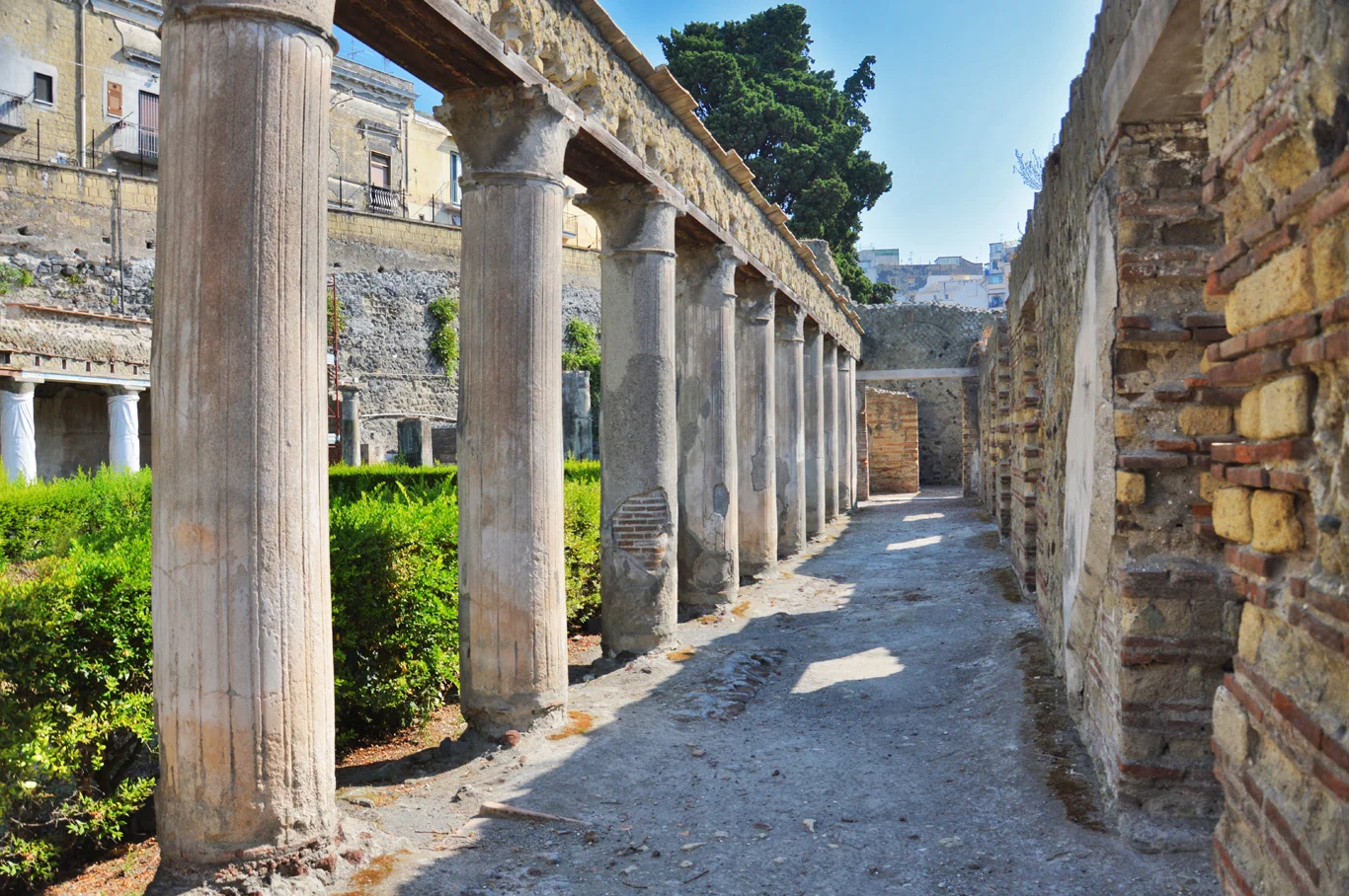 Herculaneum, Italy - Journey 2000 years back in time — Adventurous ...