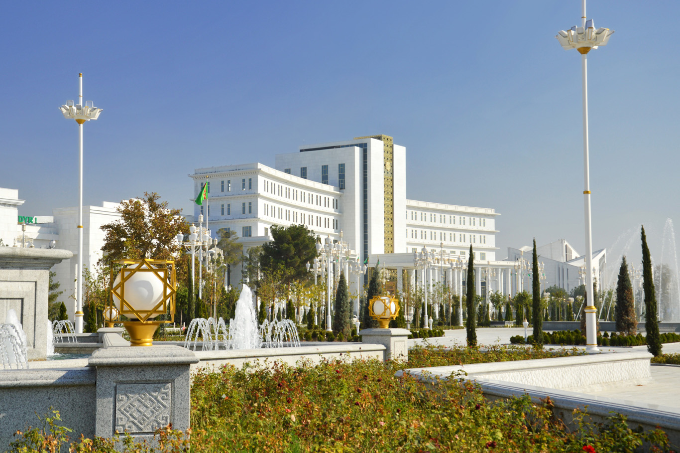 Туркменабад сегодня. Площадь независимости (Ашхабад). Туркмения столица Ашхабад. Беломраморный Ашхабад. Здание правительства Туркменистана.