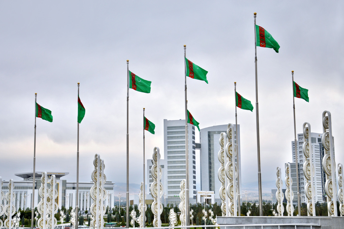 Туркмен туркменистан. Республика Туркмения. Байдак Туркменистан. Флаг Туркменистана в Ашхабаде. Flag МИД Туркменистана.