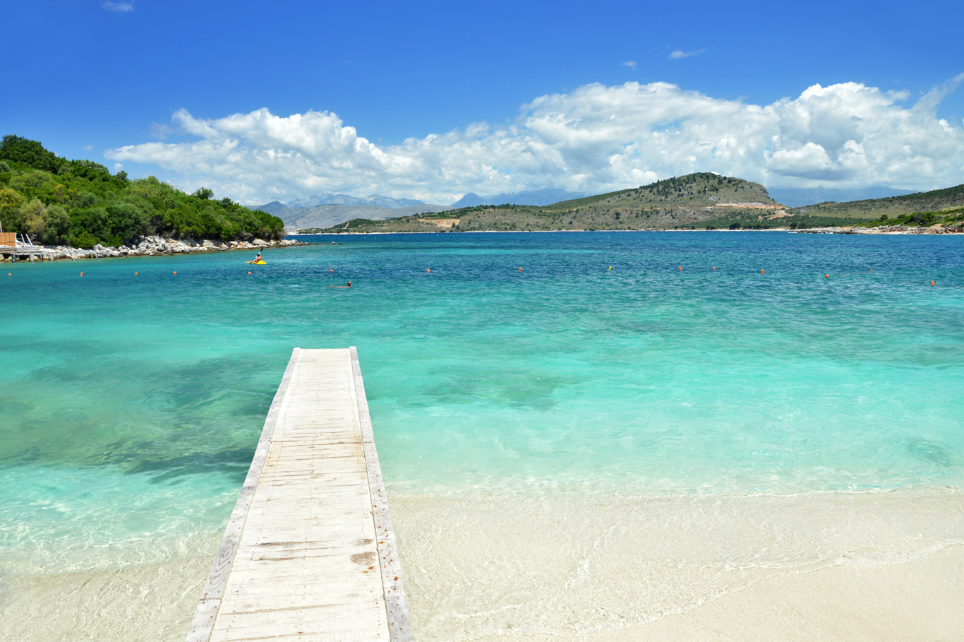 Praia em Ksamil, Albânia