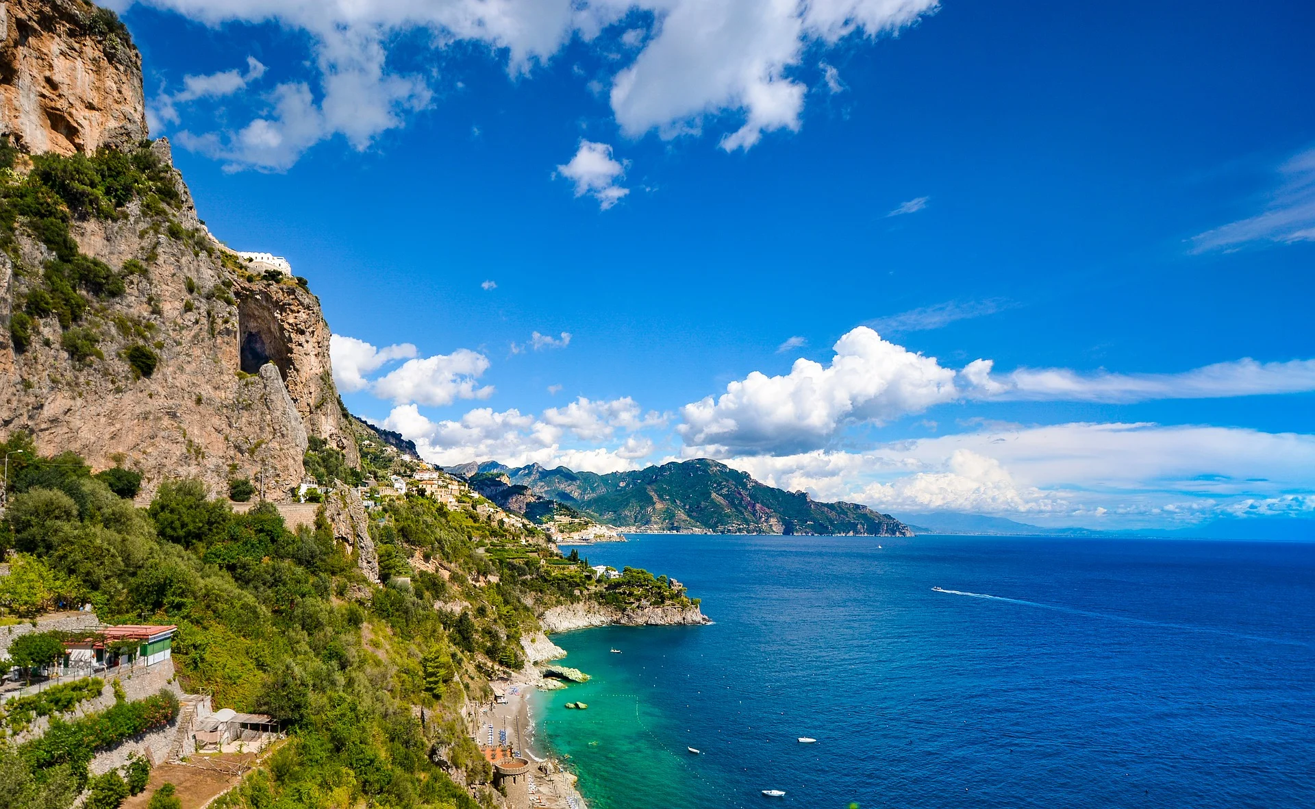 amalfi-2012041_1920.jpg