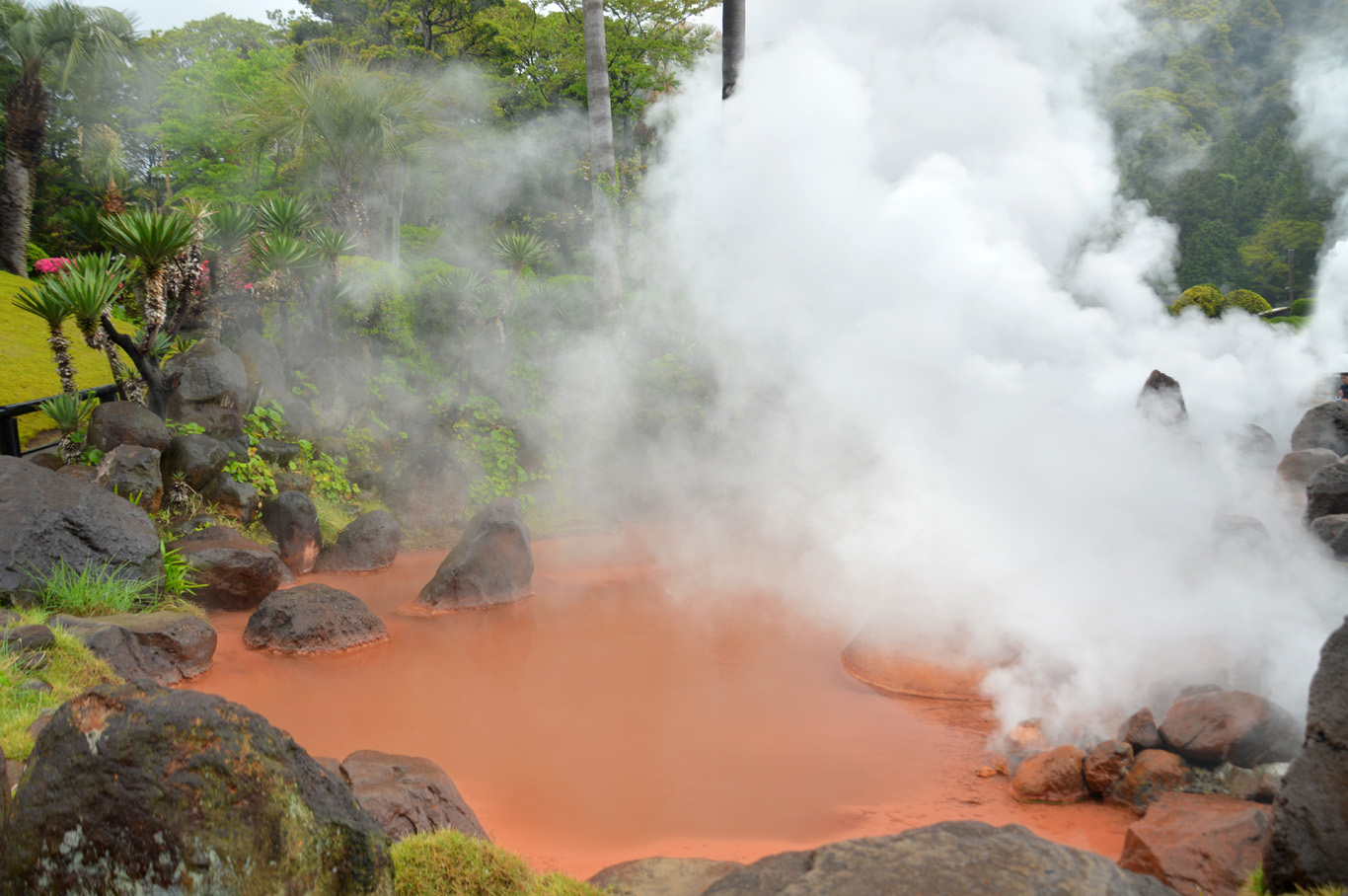   Red volcanic pond in Bepu     more info   