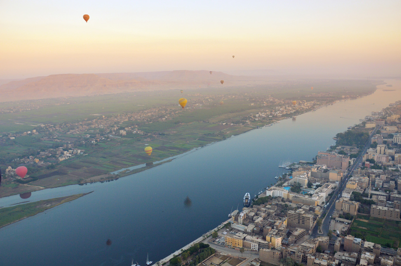   Ballons over Luxor     more info   