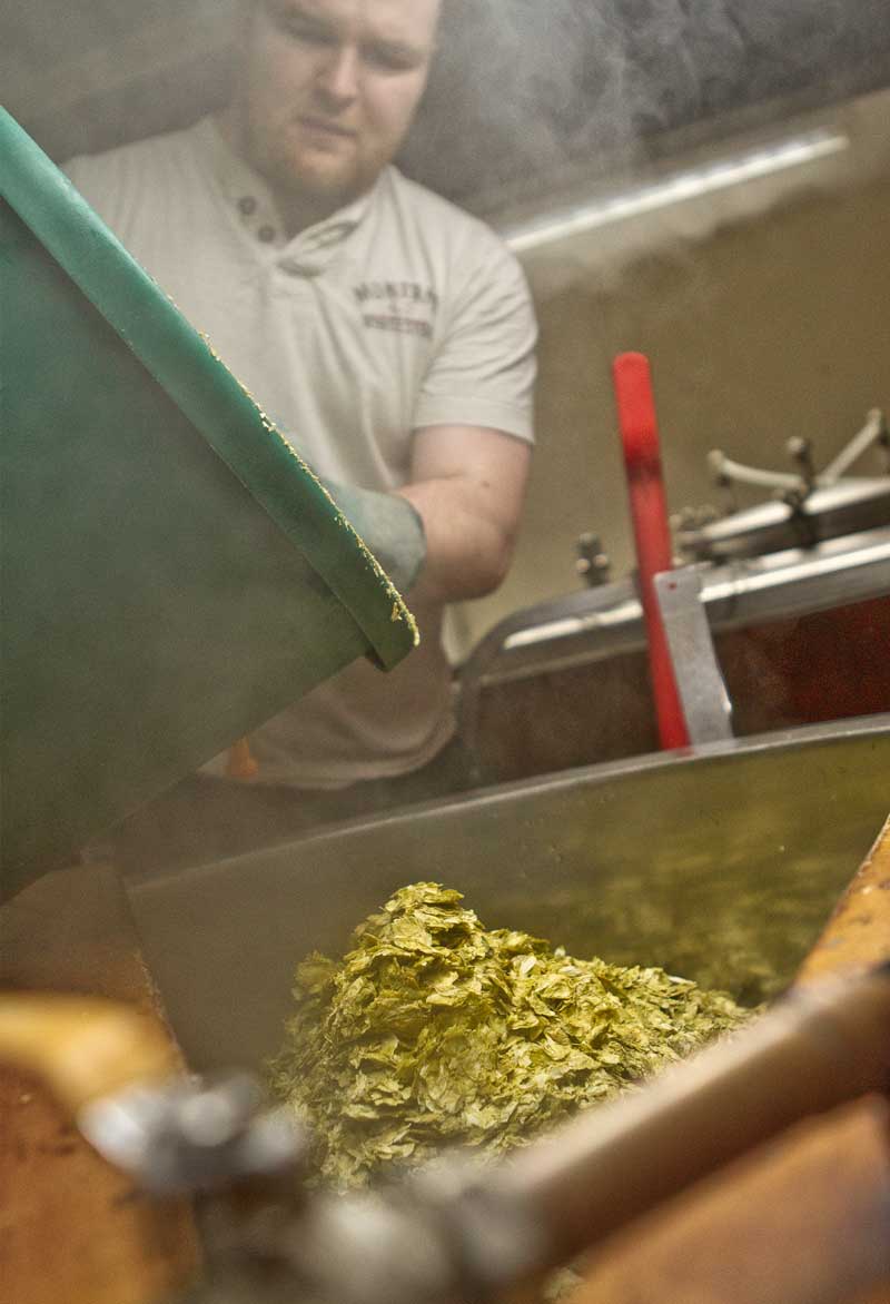 blackpit-loosehead-golden-ale-getting-brewed-in-the-brewery.jpg