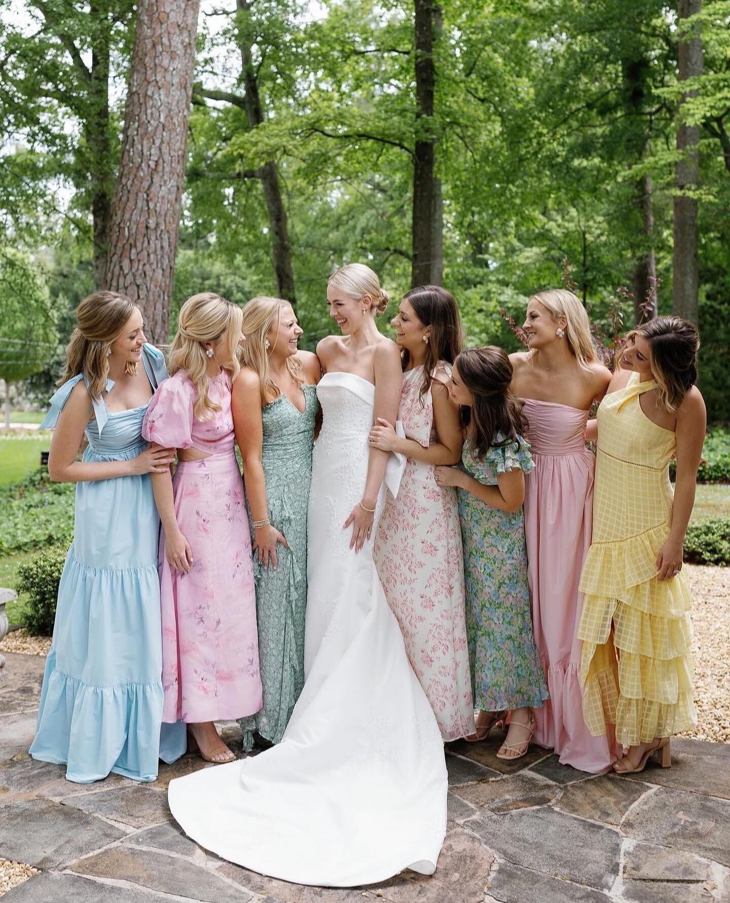 This #weddingwednesday I am just hoping for more wedding days that look like this!!! 🤩 I am LOVING all the color &amp; texture this year! Congratulations @wellsmmcconnell 🌷🌼🌿🌸