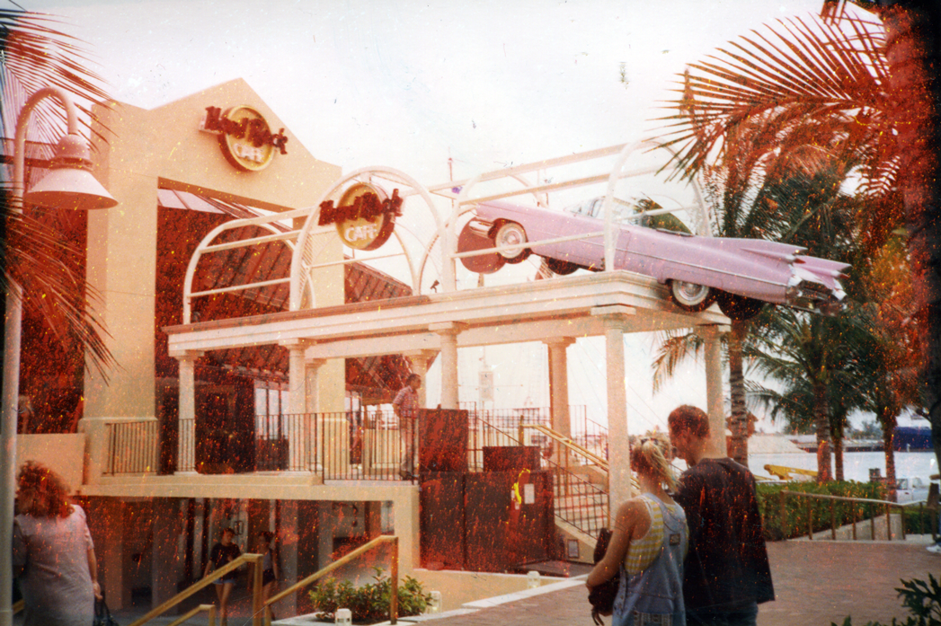 hardrock-cafe-pink-cadillac-and-couple_s.png