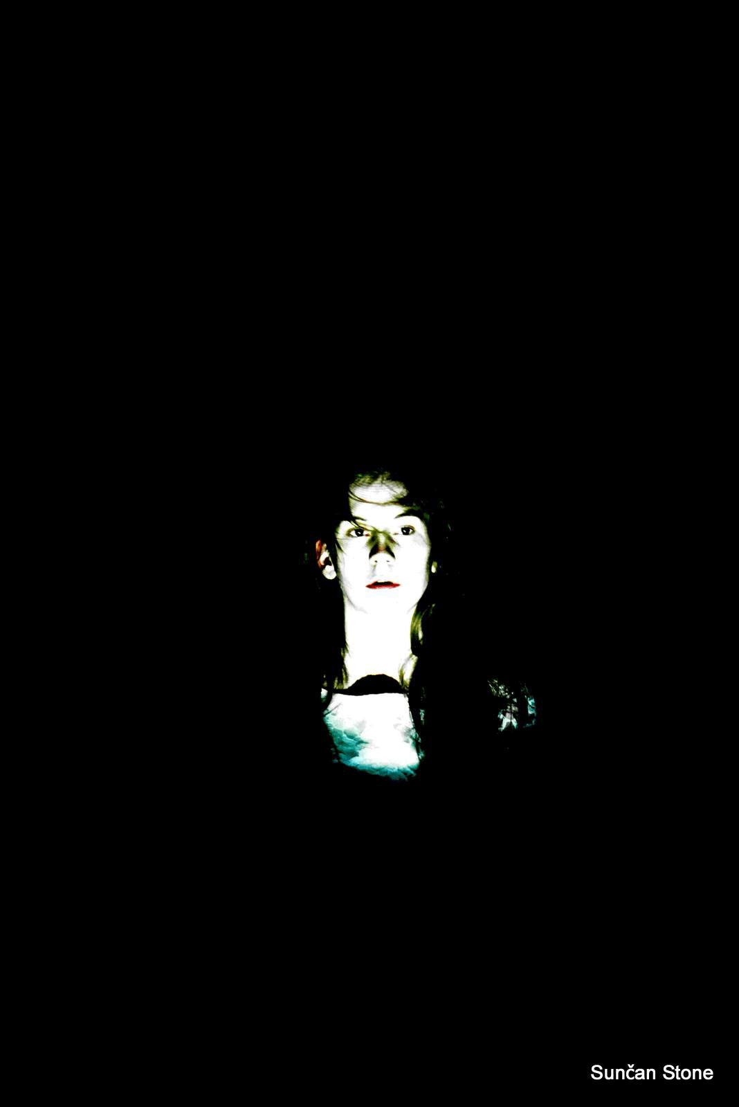 perf_nightlife_moderna_S_Anja-bride-face-indark-closeup_2015.png
