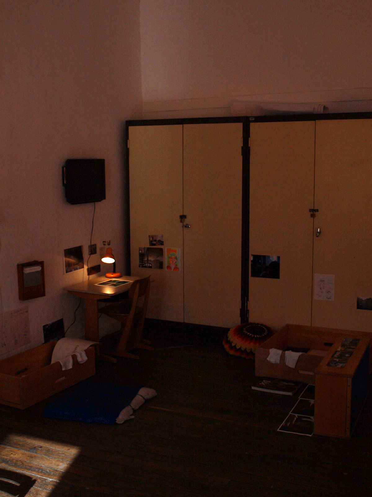 instal_DNSEP_child_myroomcorner_dark_withcabinets_2013.png