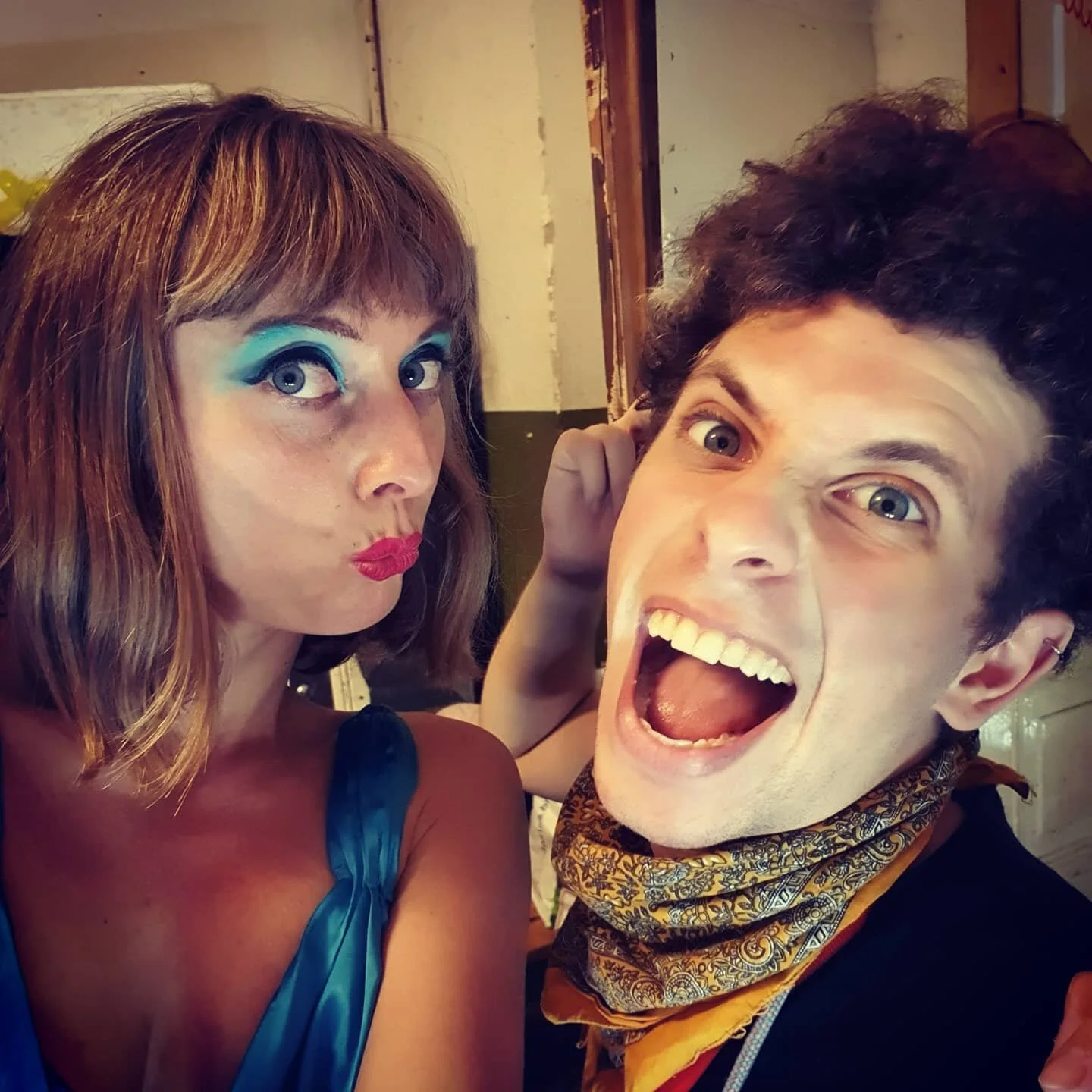 I just love the backstage @overmorrow_berlin and our lovely stage managers 💜 it's honestly a performer's dream - and to be stage managed by a wonderful fellow performing artist! I mean, we're poor, this isn't a profit project, but it feels like we'r