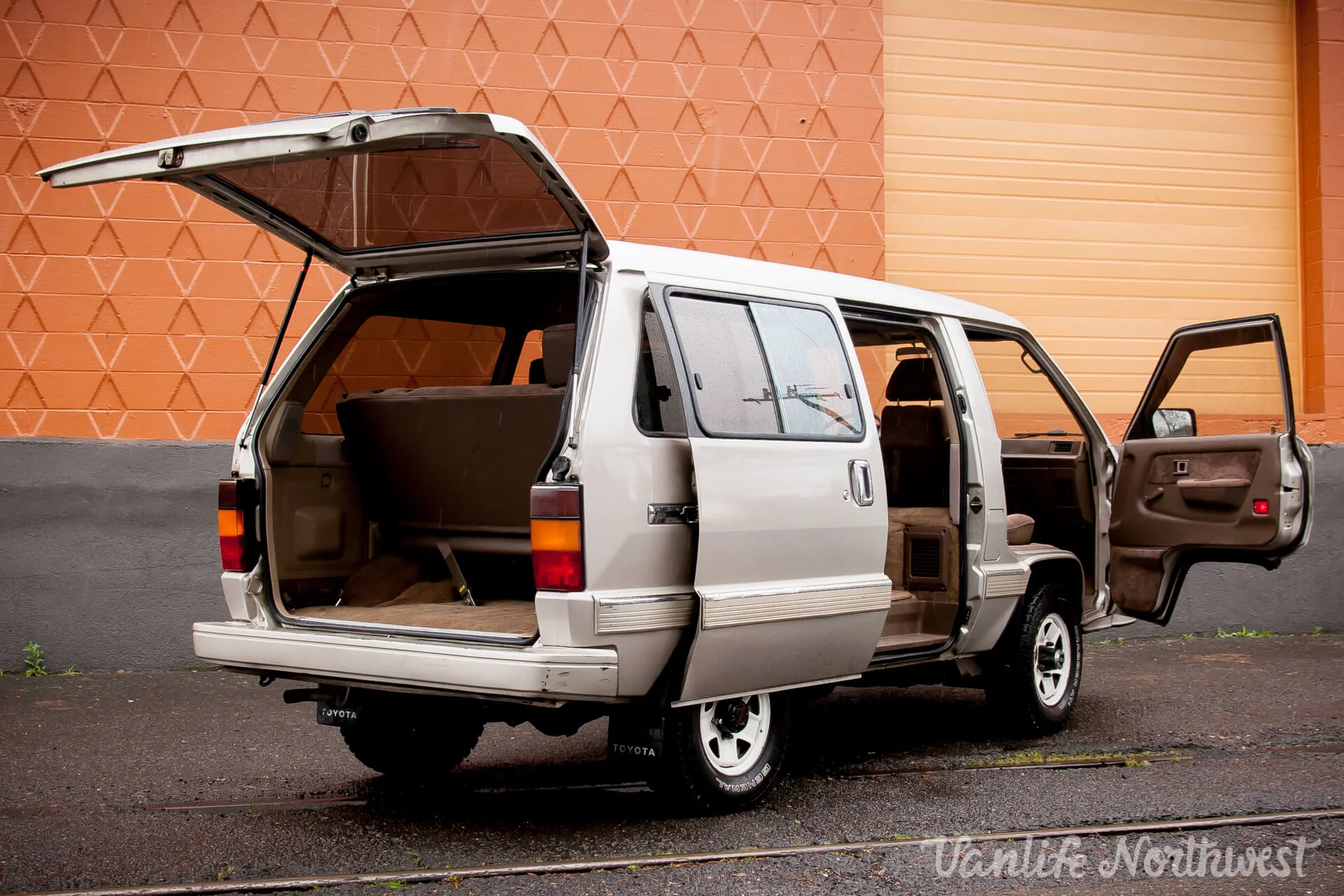 1987 Toyota LE Van 4wd Gas Automatic - Vanlife Northwest