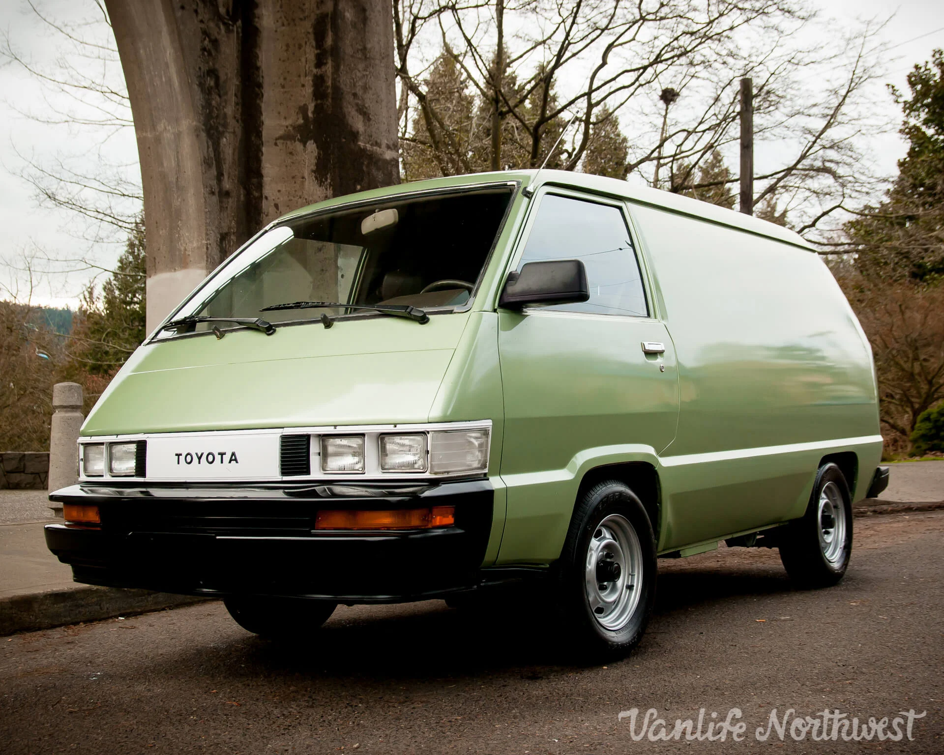 1986ToyotaPanelVan2wdSamH-1.jpg