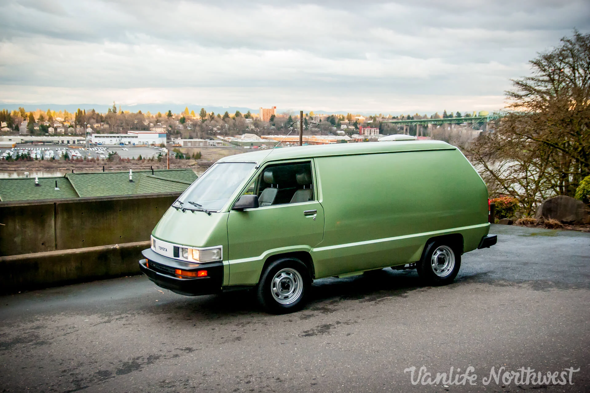 1986ToyotaPanelVan2wdSamH-6.jpg