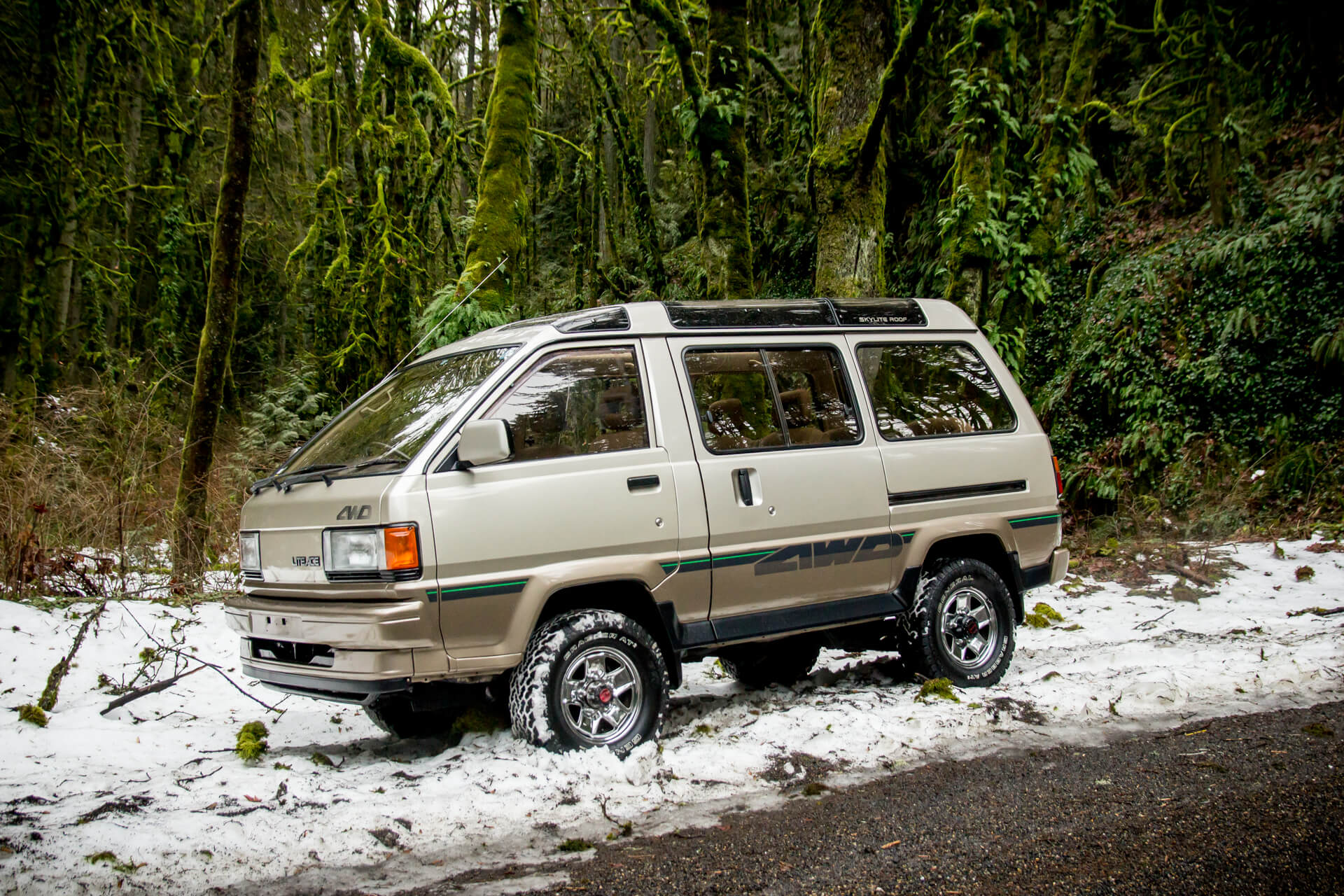 toyota 4 wheel drive van