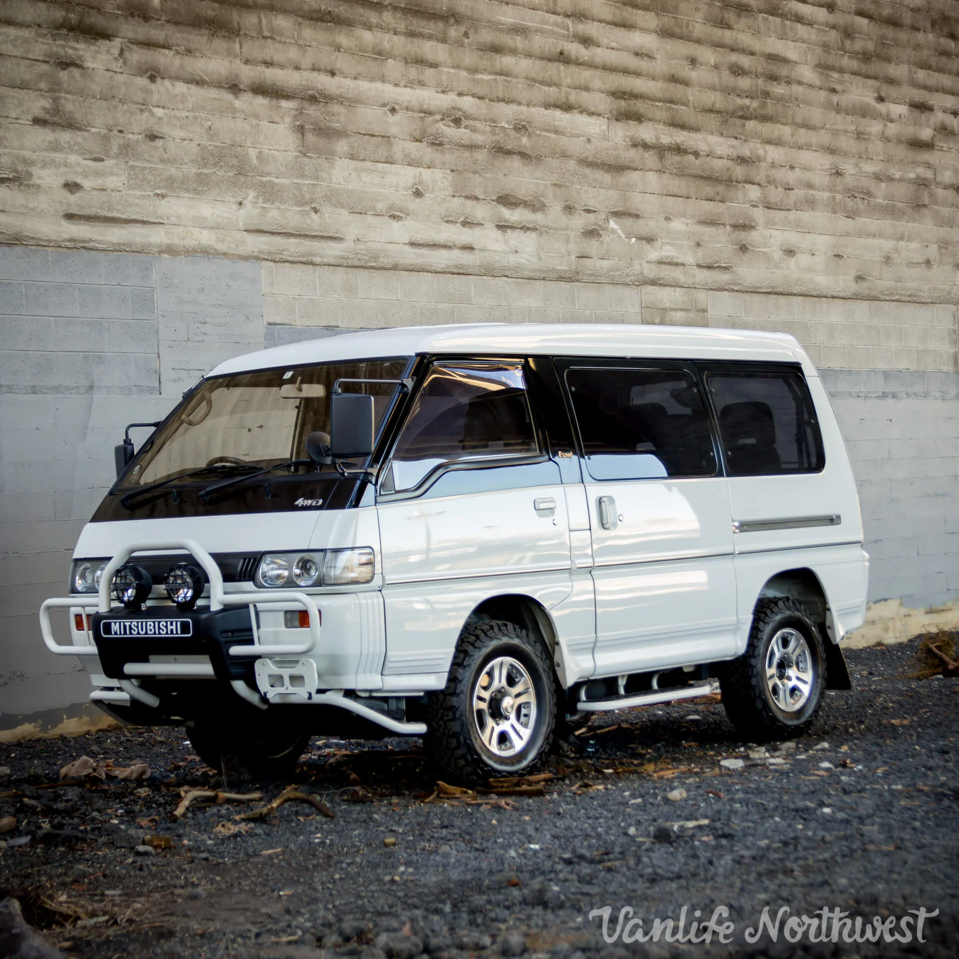 Mitsubishi delica van