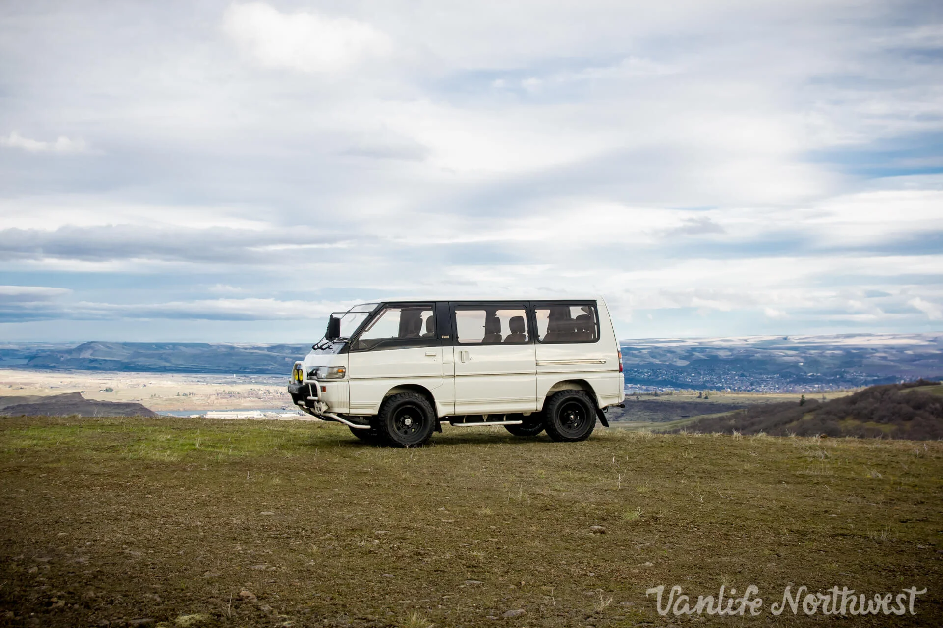 Mitsubishi delica p25w