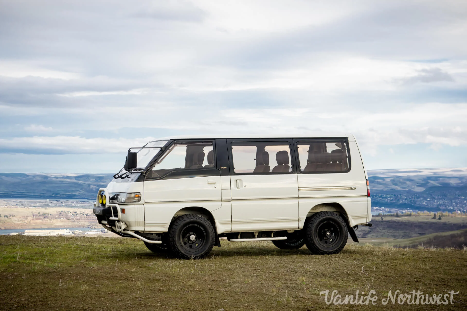 Mitsubishi delica p25w