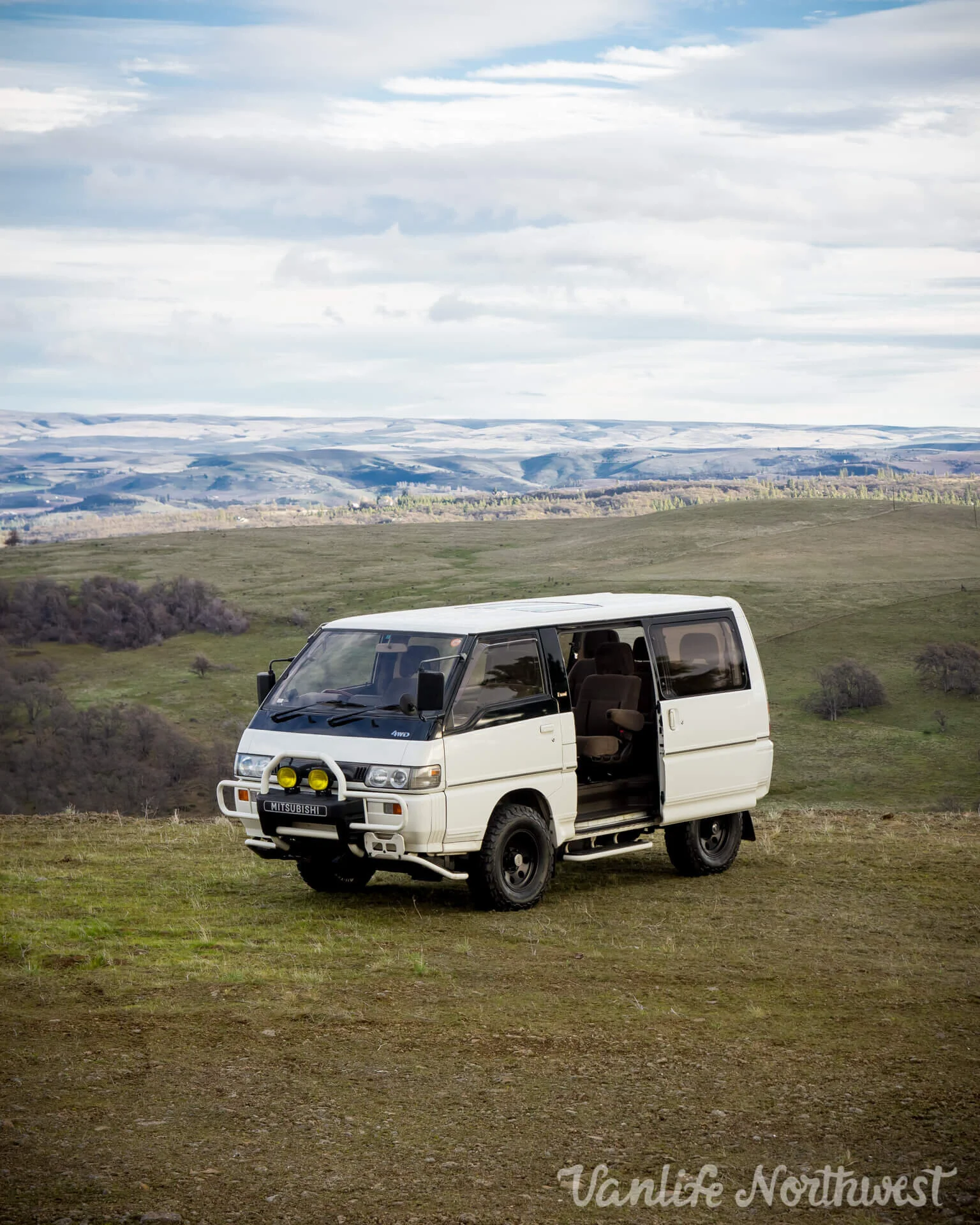 Mitsubishi delica p25w