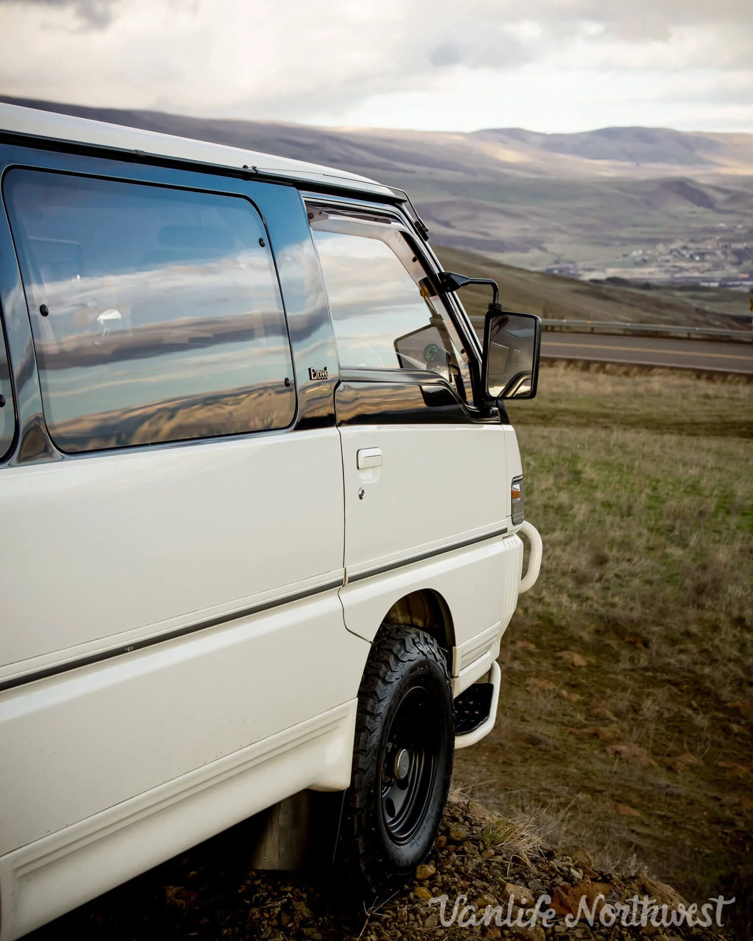 Mitsubishi delica p25w
