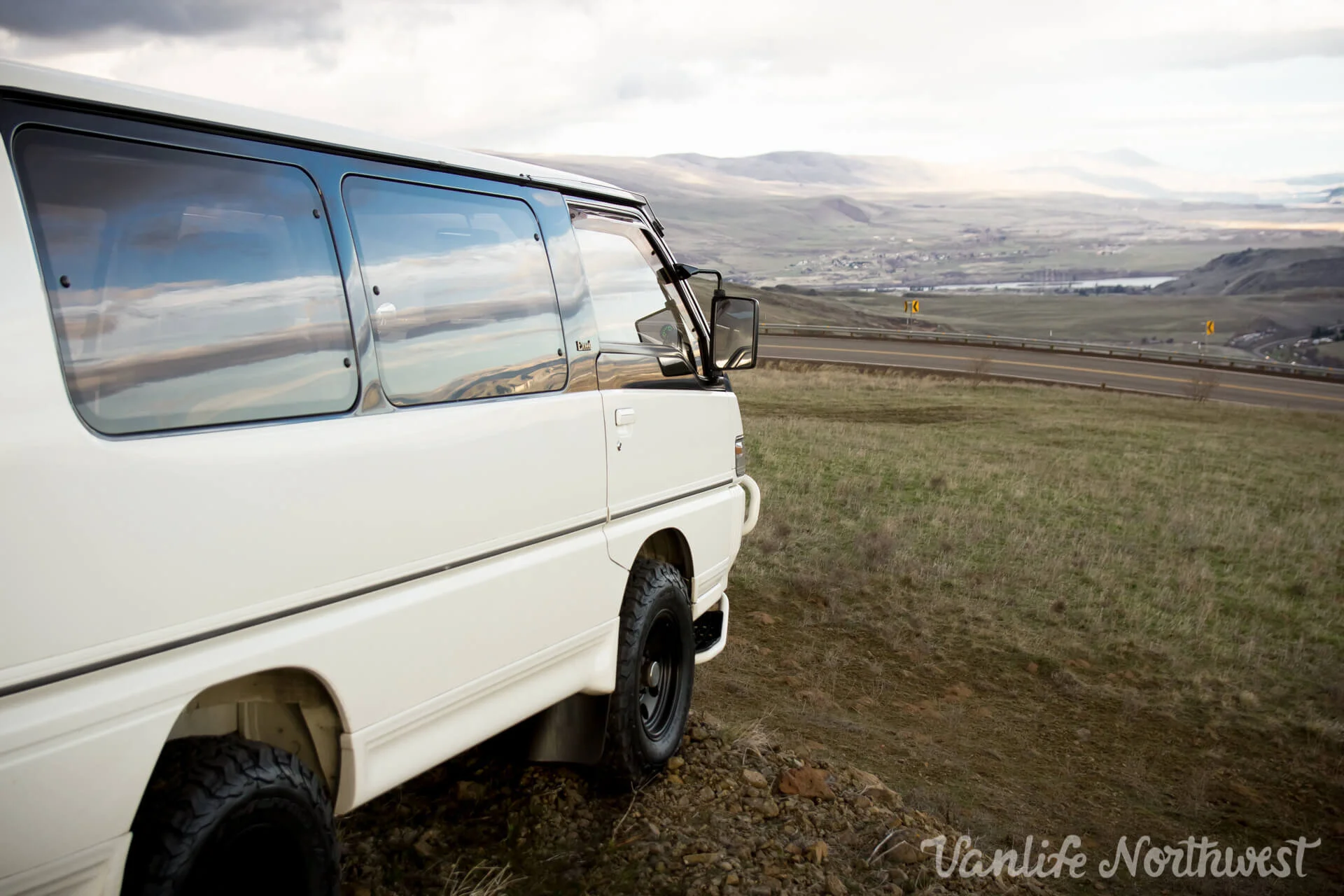 Mitsubishi delica p25w