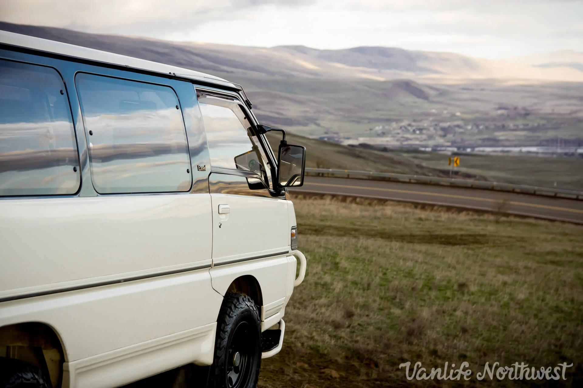 Mitsubishi delica p25w