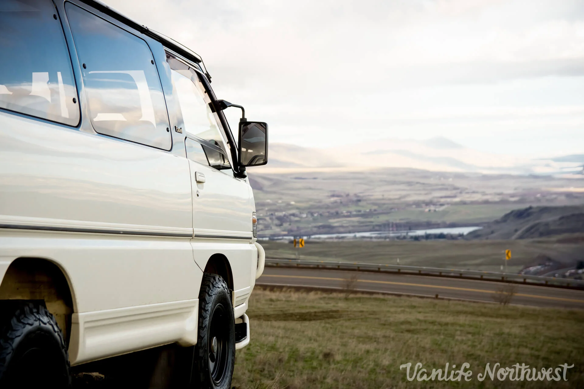 Mitsubishi delica p25w