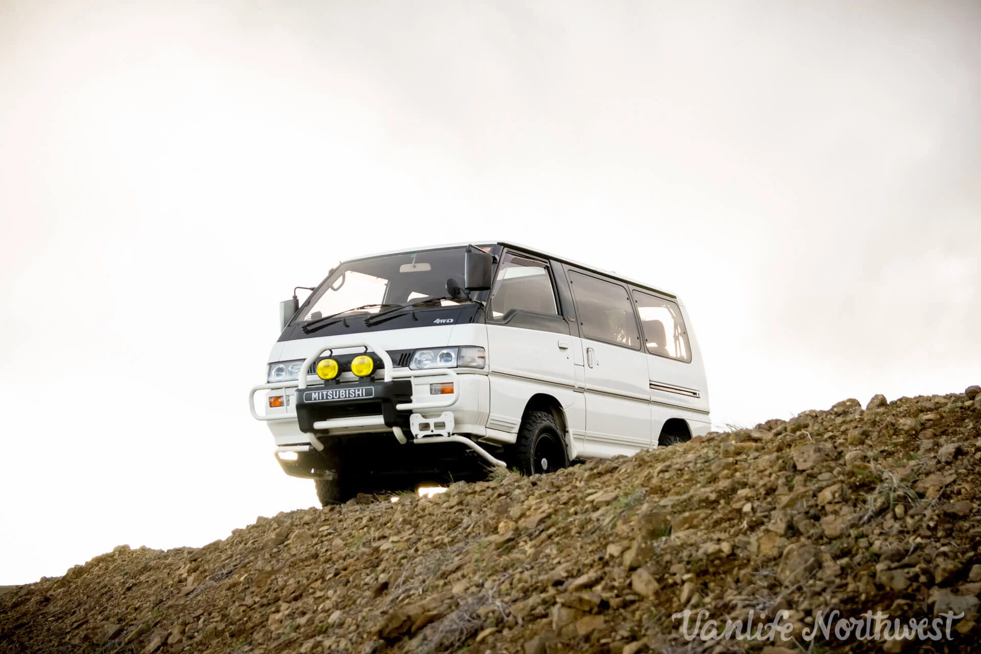 Mitsubishi delica p25w