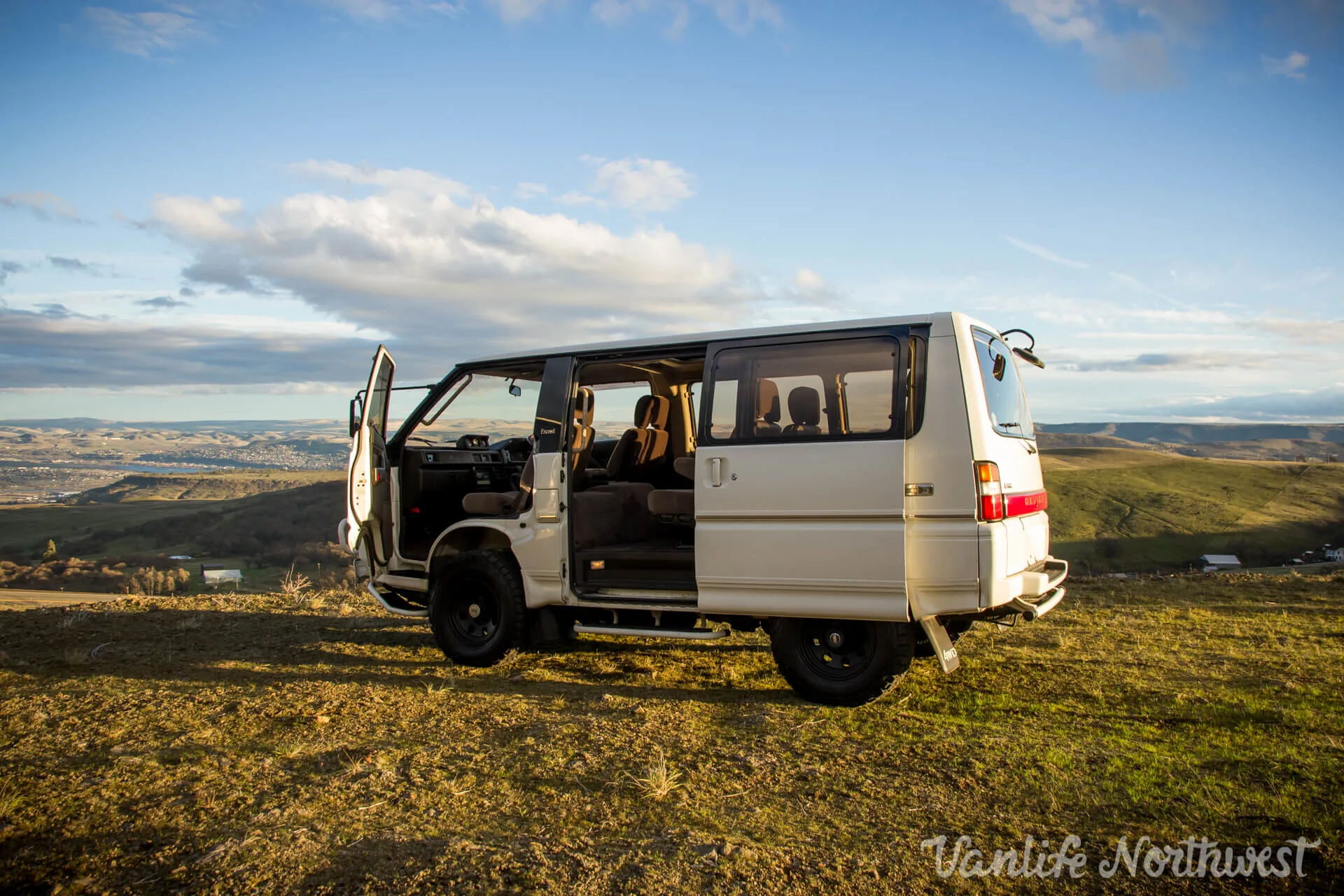 Mitsubishi delica p25w