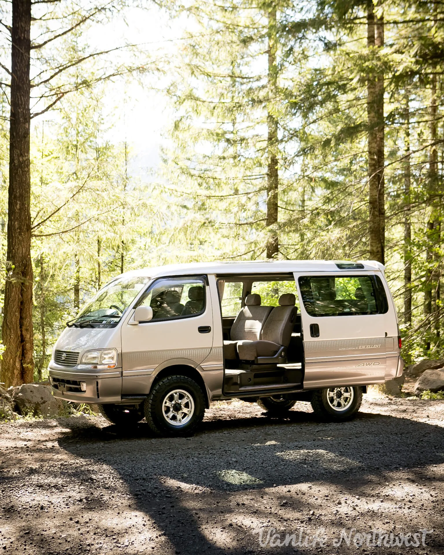1996 Toyota HiAce JDM car for sale — photo 2 of 25