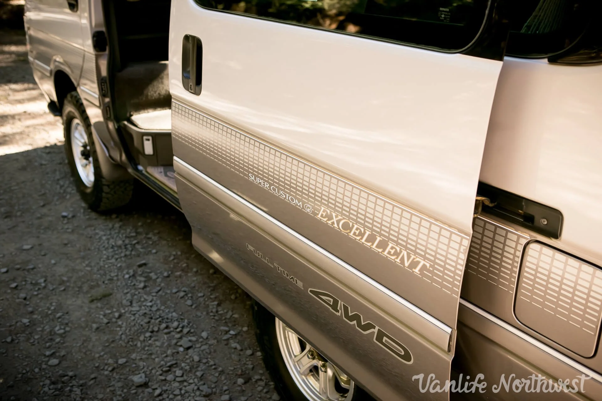 1996 Toyota HiAce JDM car for sale — photo 9 of 25