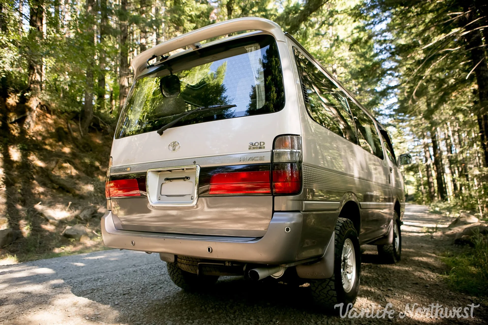 1996 Toyota HiAce JDM car for sale — photo 12 of 25