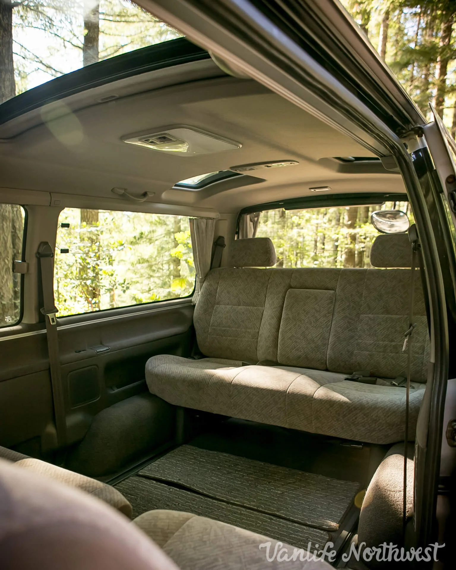 1996 Toyota HiAce JDM car for sale — photo 16 of 25