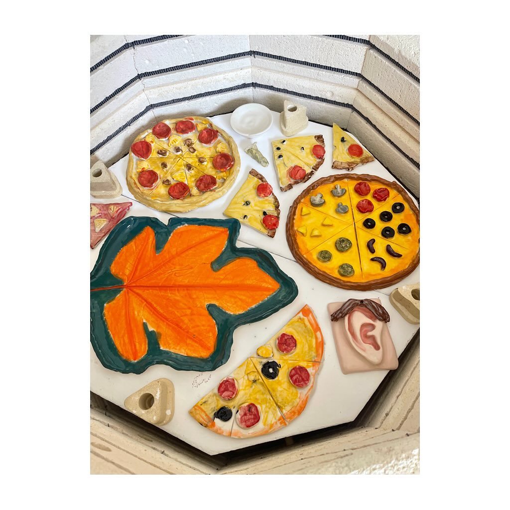Always a kiln&hellip; and sometimes a pizza oven🍕  #ceramics #pizzaoven