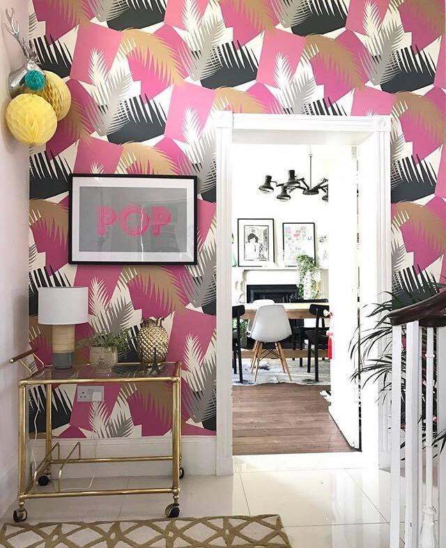 Another shot of Lisa Dawson's house, this time showing the bold wallpaper in her hallway. Her style shows you don't have to be afraid of big patterns. To create a well thought out look she has picked out the gold and pink in her furniture and accessories. Keep it simple with accessories and voila an eye catching feature wall with lots of personality. For more inspiration check out her blog here