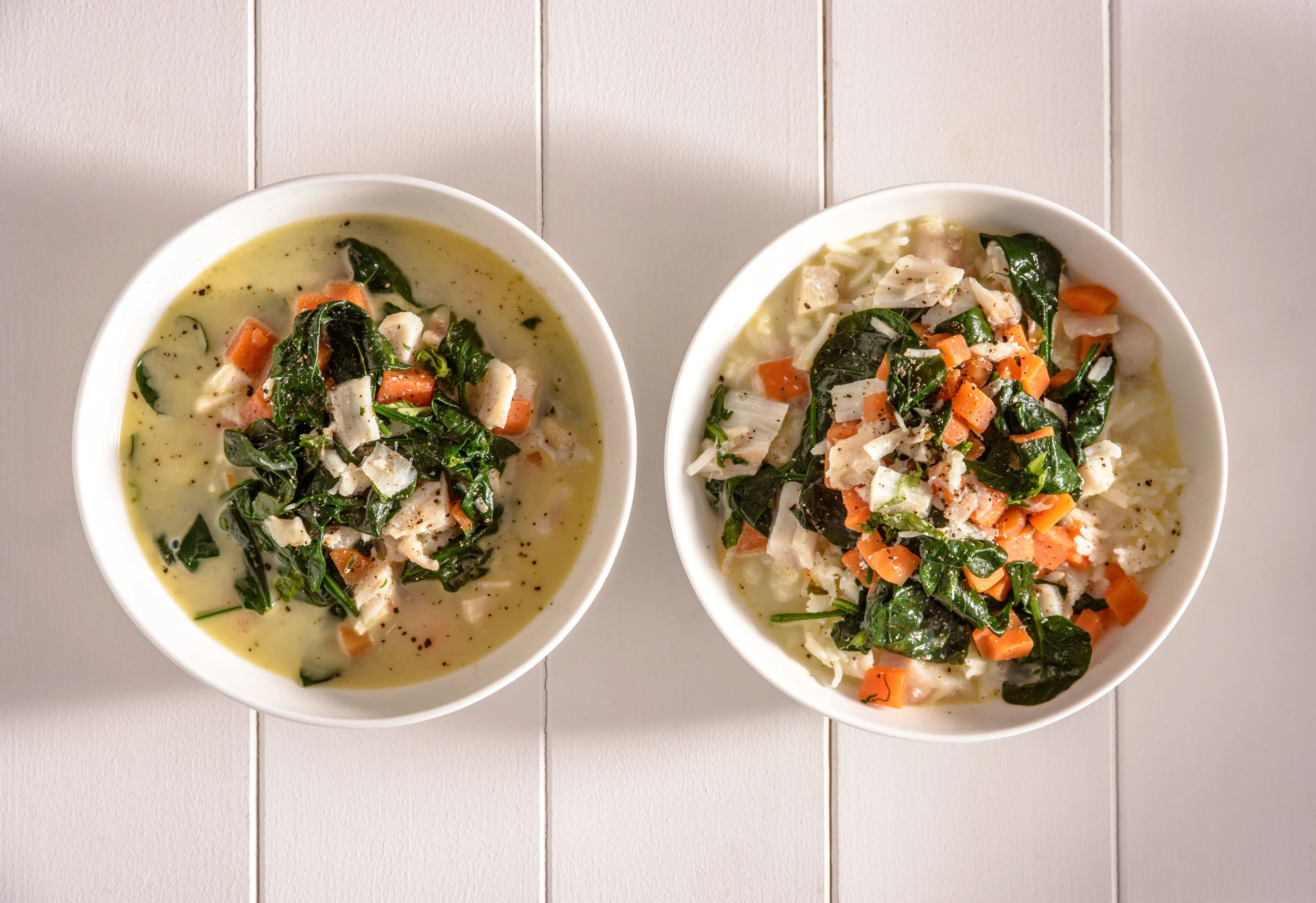 Right-hand bowl is without rice, left-hand bowl is with rice