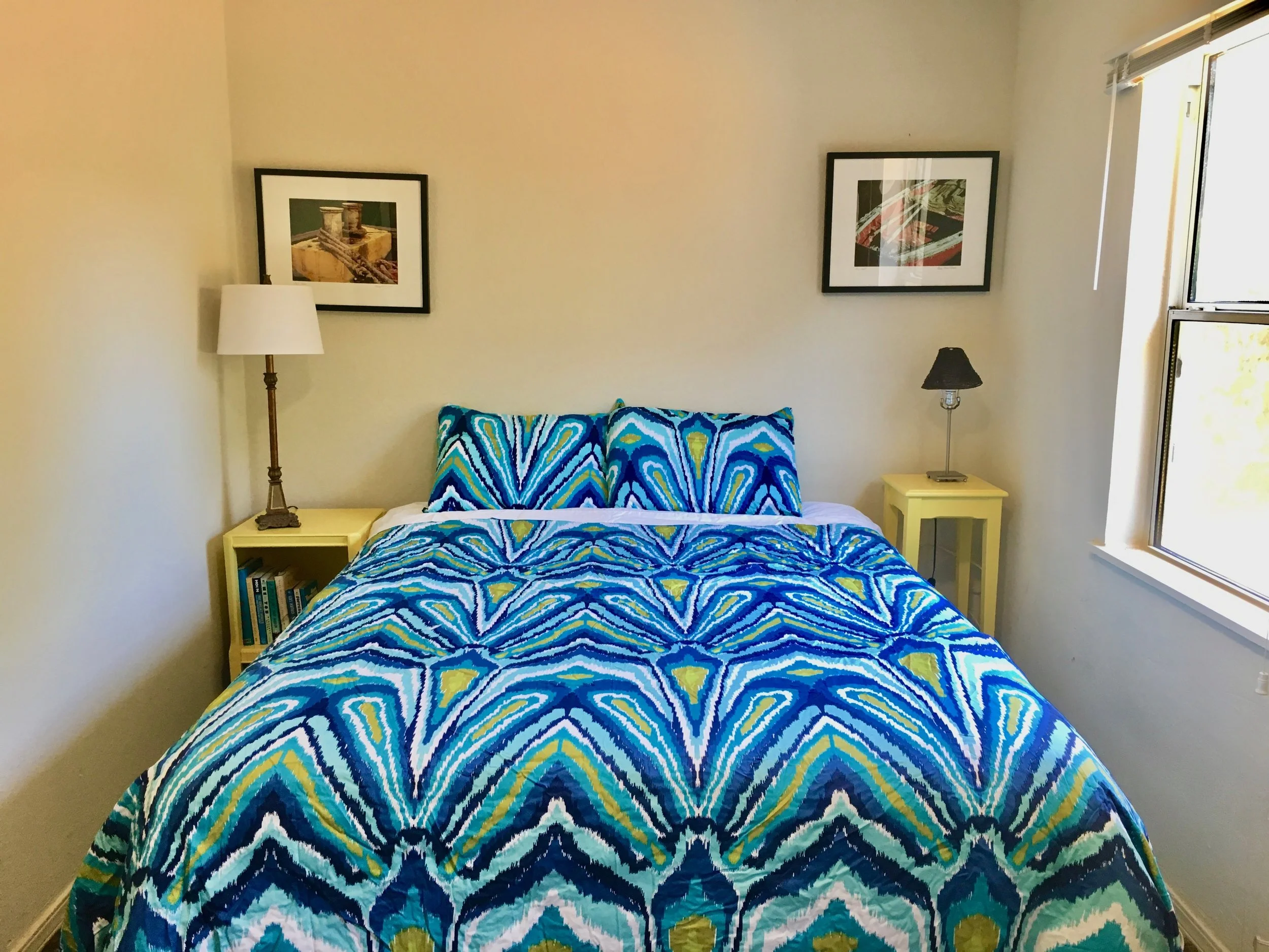 Full kitchen, 1 bedroom with queen bed, living room, one car parking, front yard, deck and wifi.