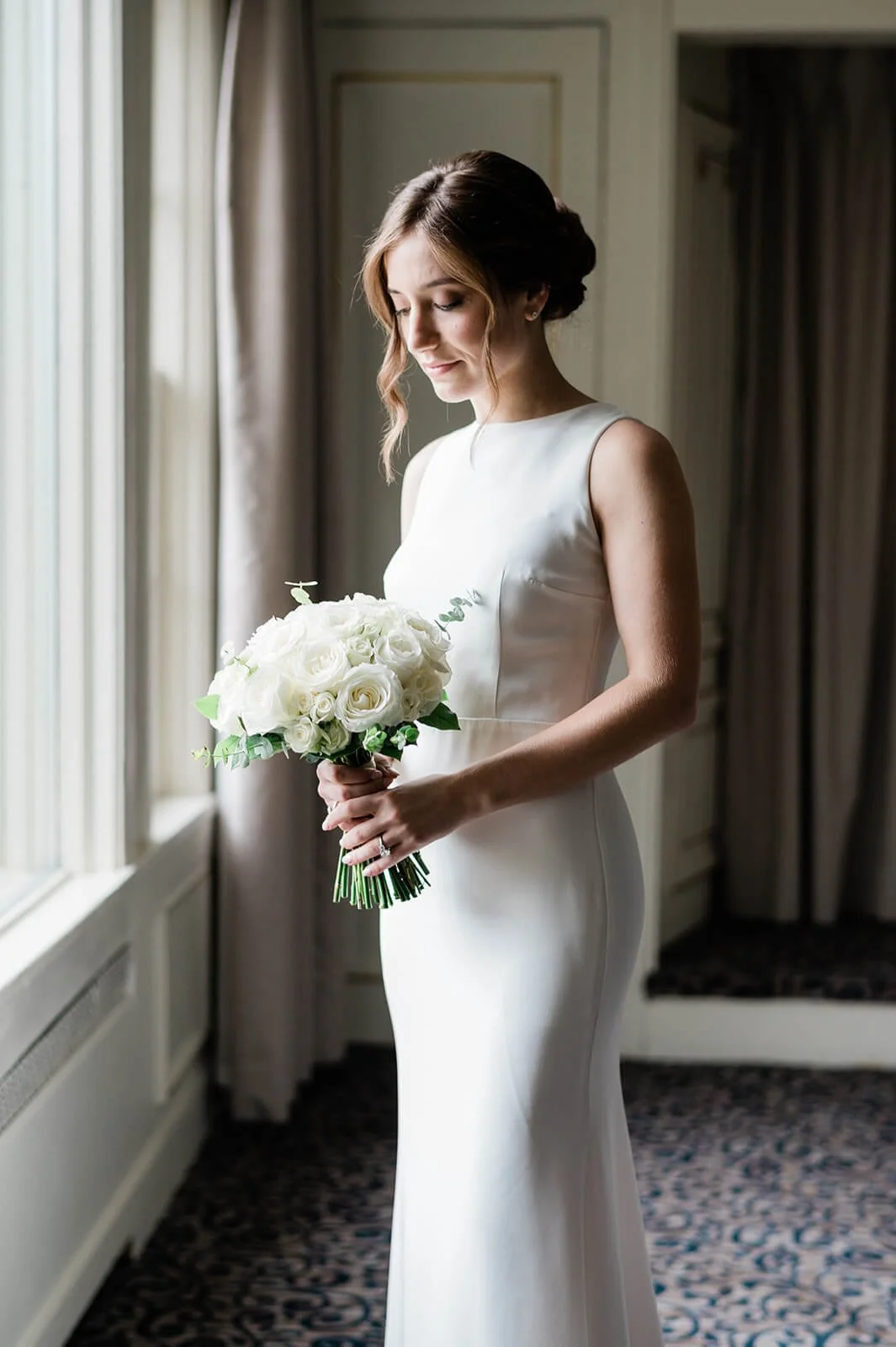 Bridal portraits at Tappan Hill Mansion