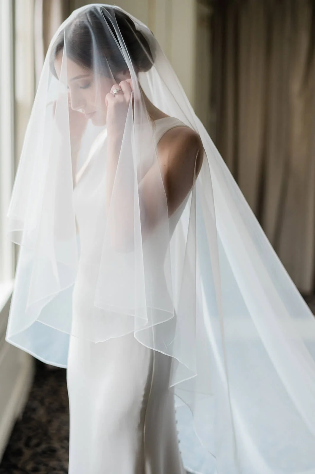 Bridal portraits at Tappan Hill Mansion