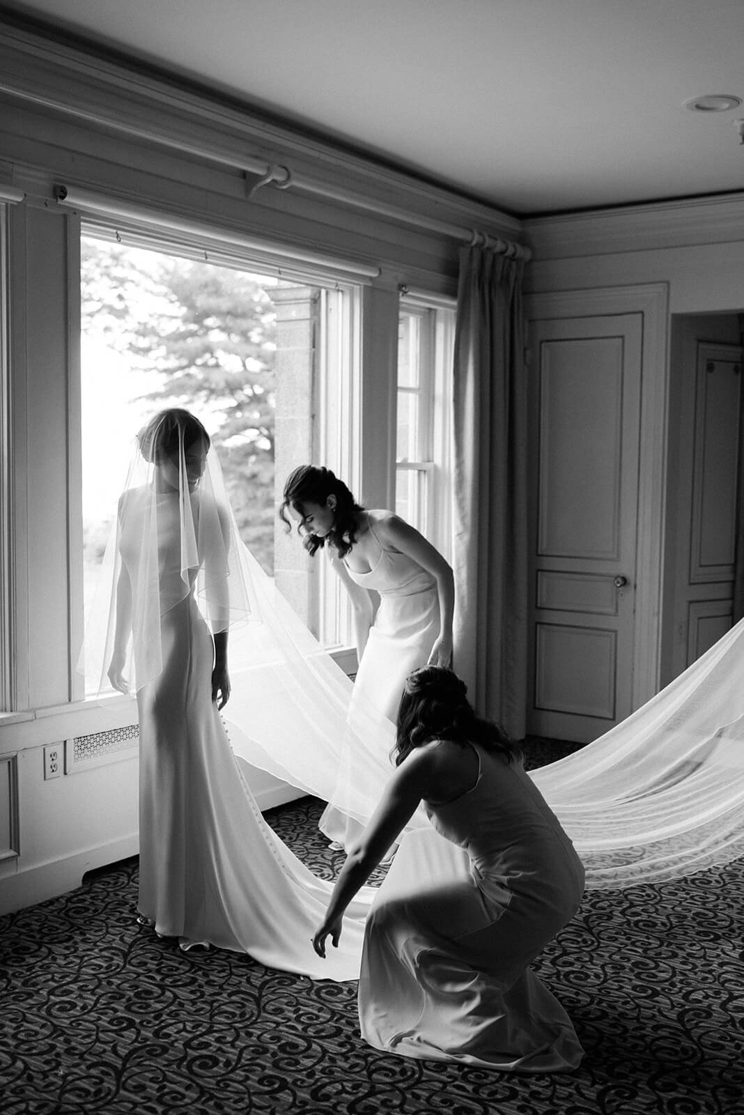Bride getting ready for her wedding at Tappan Hill Mansion
