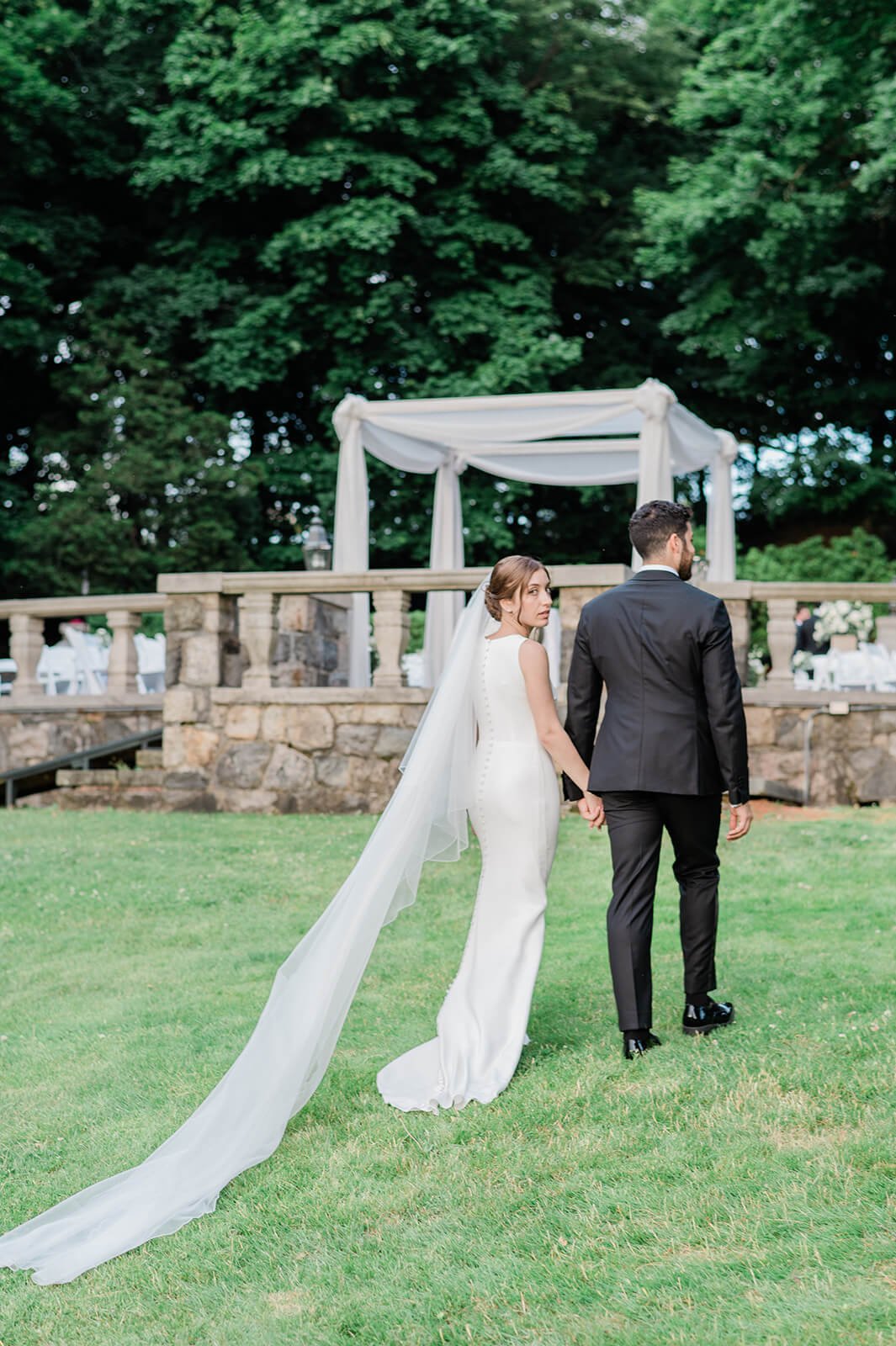 Bride and groom wedding day pictures at Tappan Hill Mansion