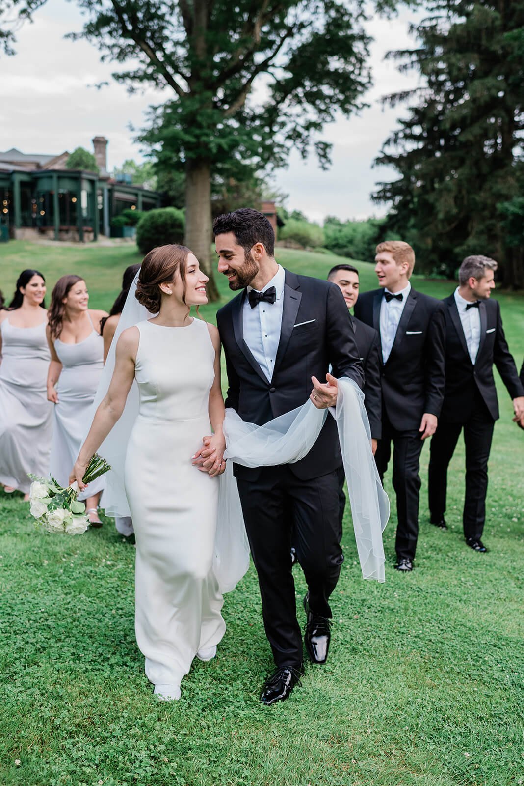 Bride and groom wedding day pictures at Tappan Hill Mansion