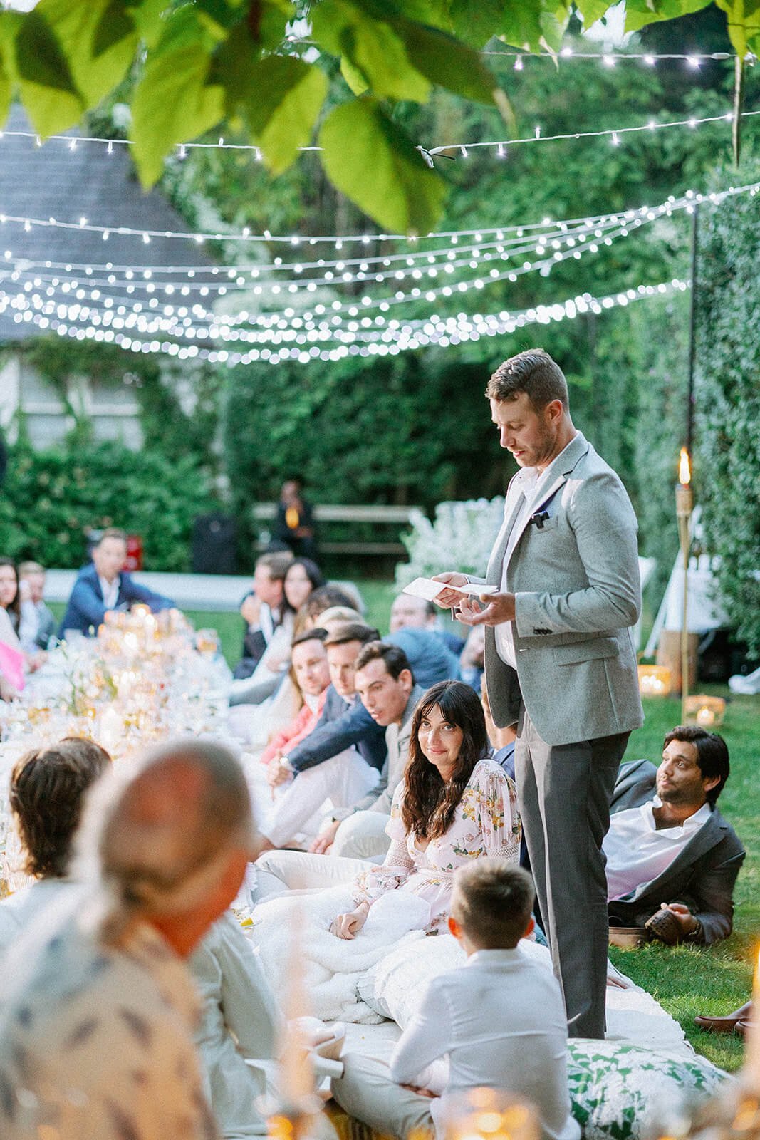 Intimate backyard wedding in Montauk, New York, with touches of boho style, all white flowers, pampas’s grass and a picnic reception.