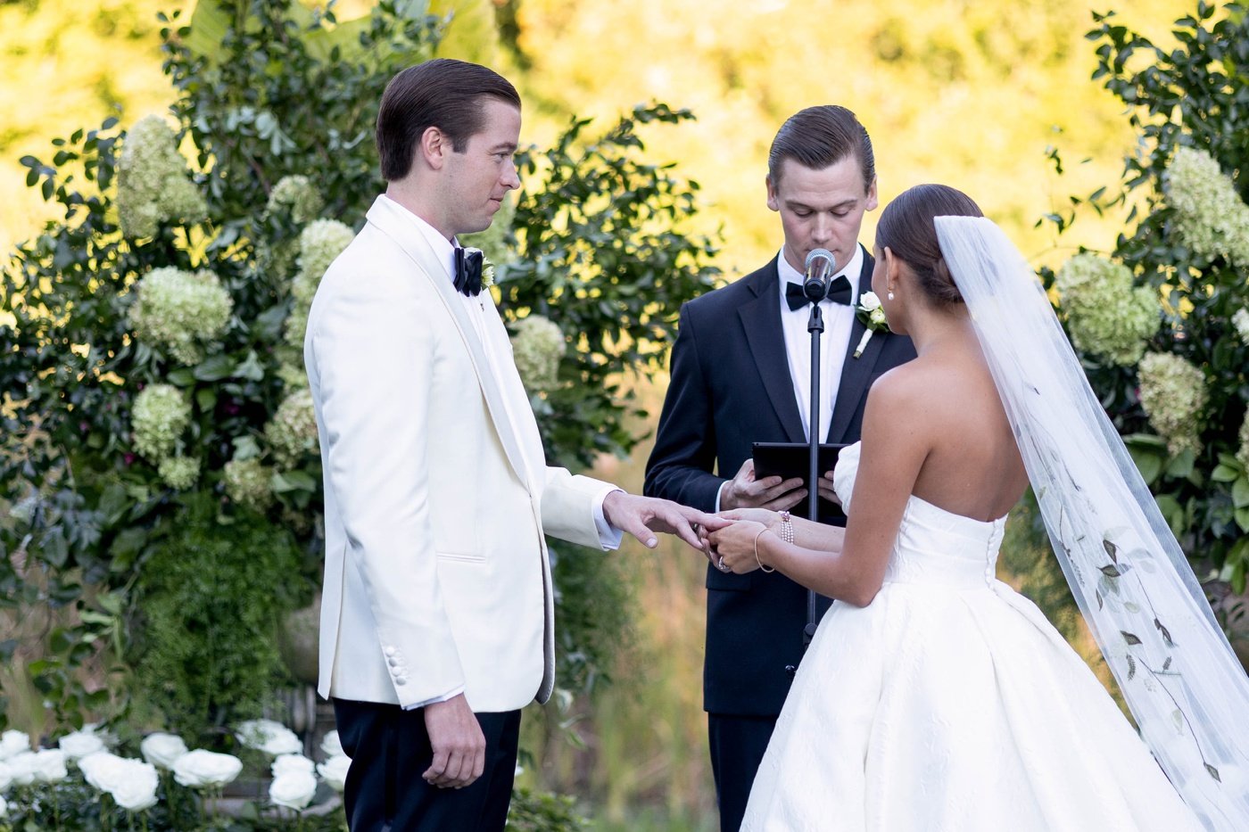 Outdoor wedding ceremony at Chelsea Mansion