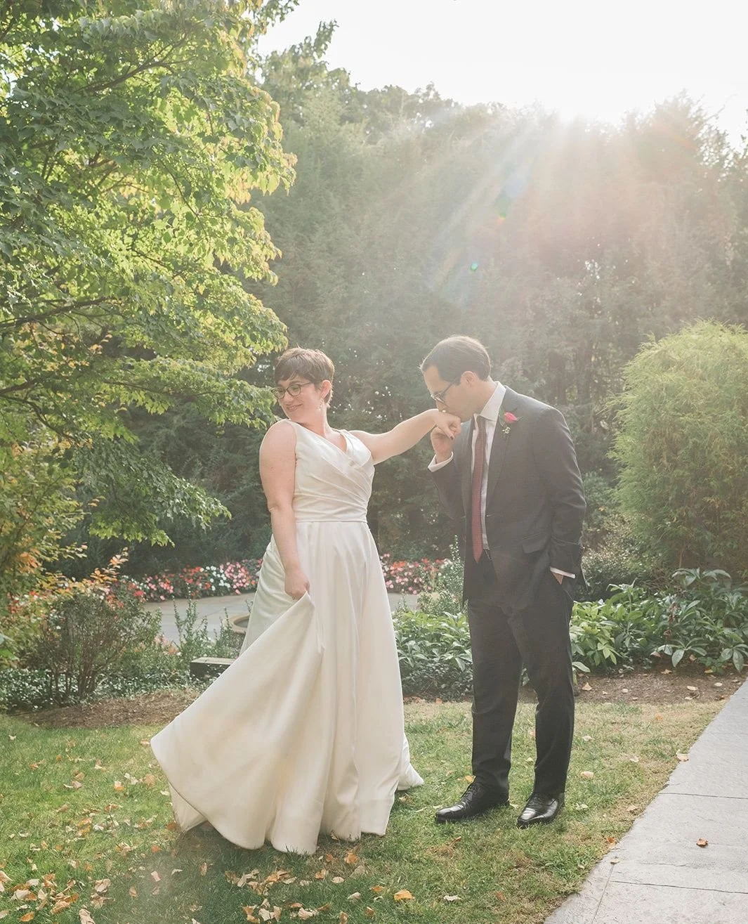 These photos perfectly capture what it's like to be in love! It's as if the sun is shining on you, and only you, making the whole world a bit brighter.✨
Planning @daniellecaldwelleventsllc
Venue, Catering, and Cake @tappanhillmansion @abigailkirs