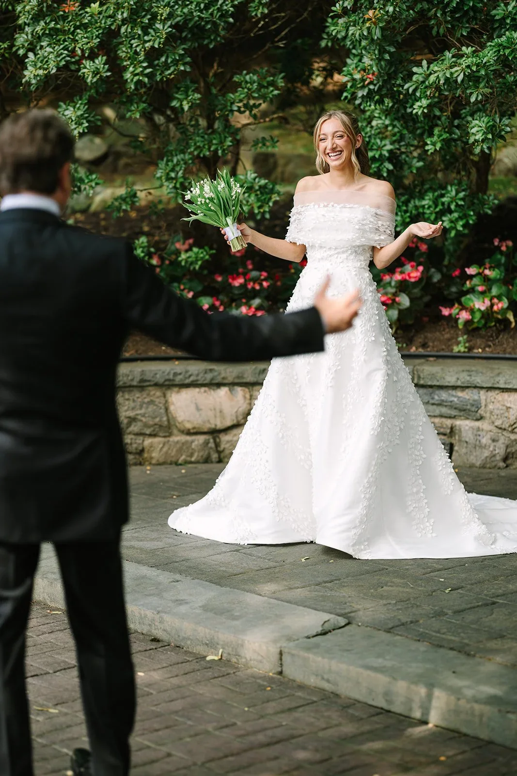 Emotional first look between the bride and her father during a jewish wedding in New York