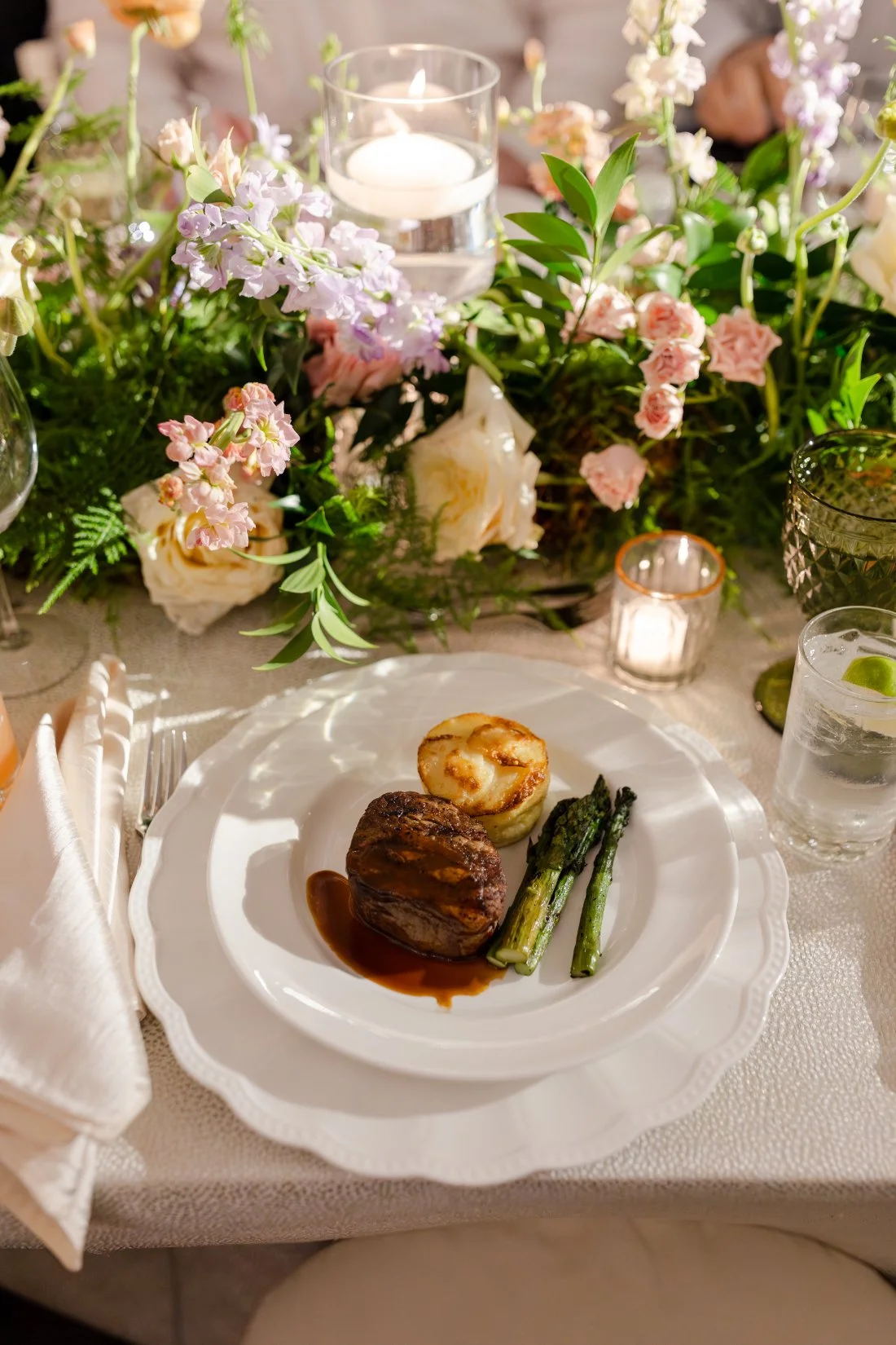 Beautifully plated dinner served to guests at the Quaker Ridge Golf Club wedding.
