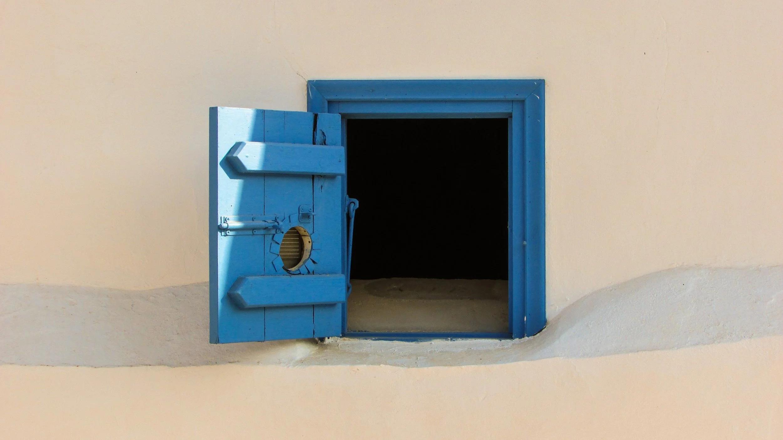 contemporary-door-empty-210488.jpg