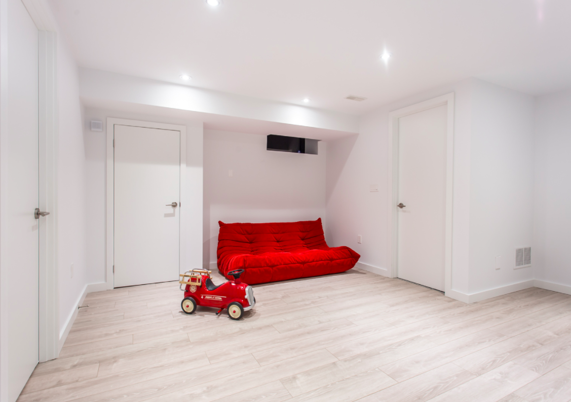 257 Manor Rd E 60.png