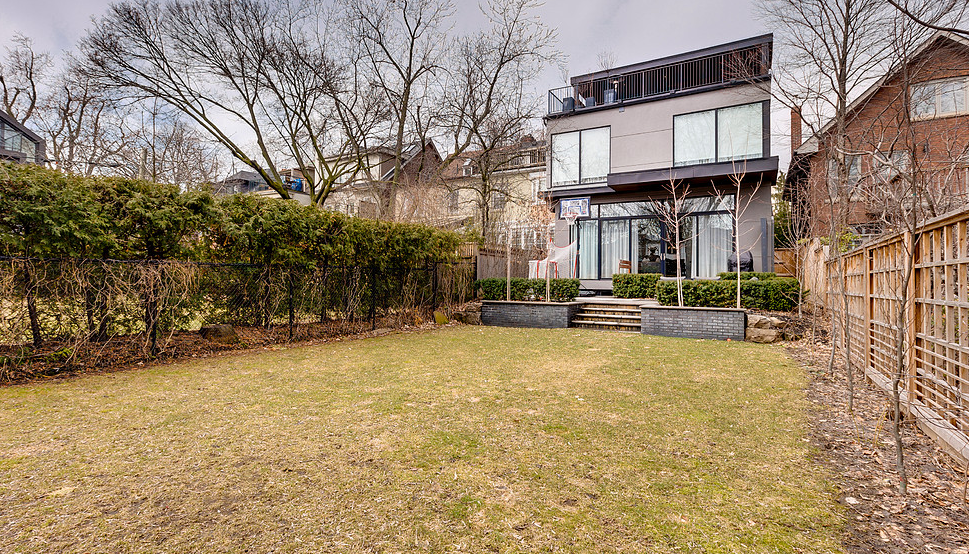 99 Farnham Ave 66.png