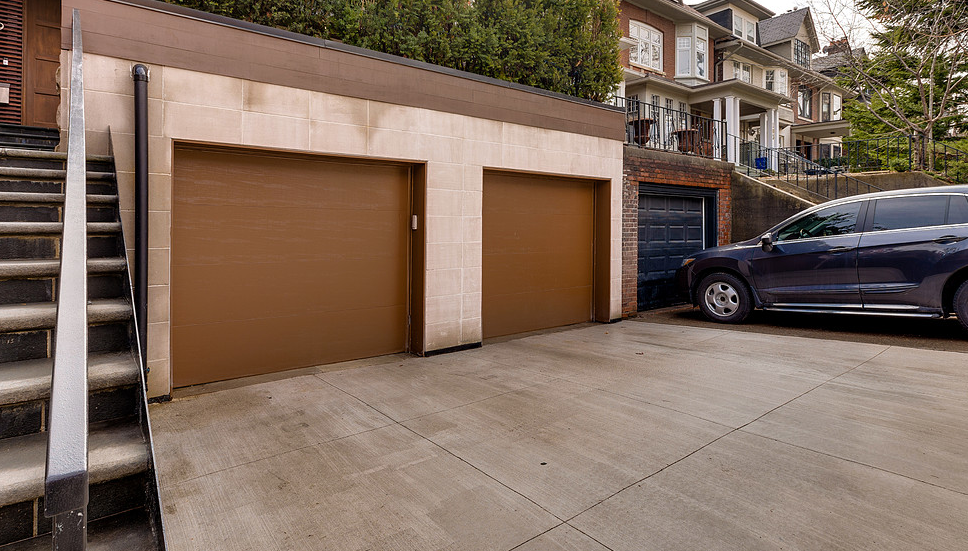 99 Farnham Ave 72.png