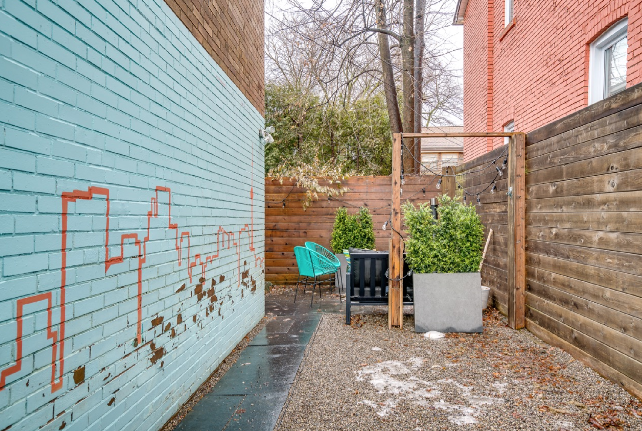 822 Palmerston Ave 54.png